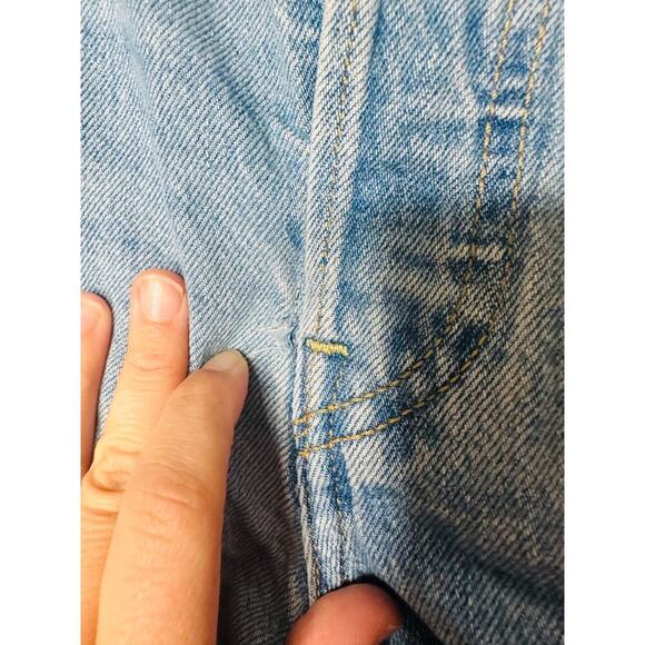 LEVIS Light Wash Ribcage Shorts Five Button Fly Distressed Hemline Shorts 31 - Picture 6 of 11